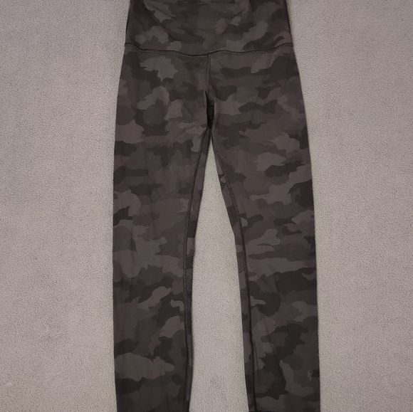 lululemon athletica Pants - Lululemon Wunder Under High-Rise Crop 31" Full On Luxtreme Leggings Black Camo 6